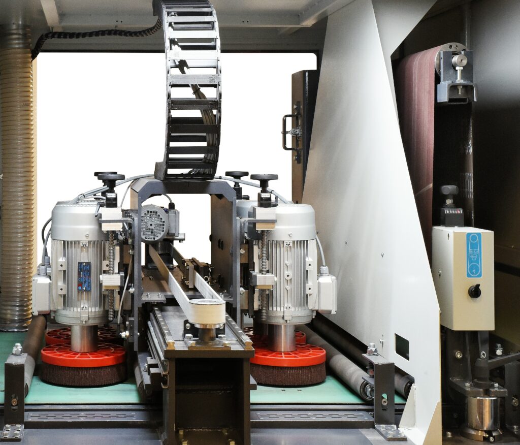 Ontbraammachines VG Machines bieden plaatverwerkers totaalpakket