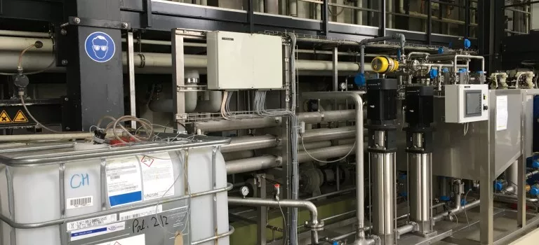 Dit document speelt een cruciale rol bij de actualisatie van richtlijnen voor de oppervlaktebehandeling van metalen en kunststoffen, en draagt bij aan milieubeleid en industriële processen binnen de EU.