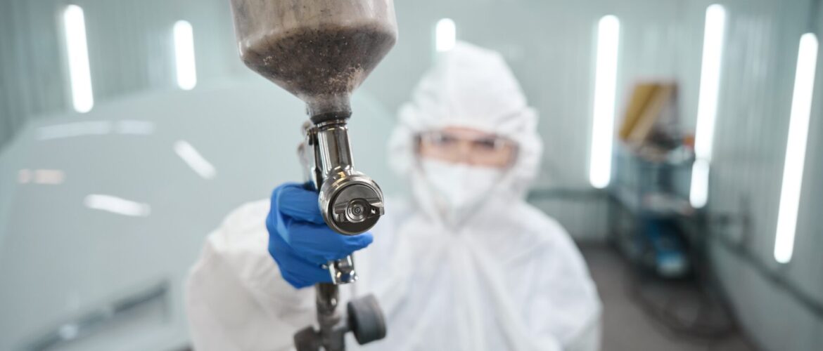 Vrouw met een spuitpistool